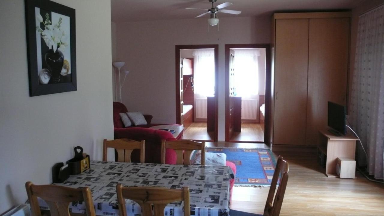 Апартаменты Nyarido Apartman Альшоэрш Экстерьер фото